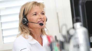 Geberit AquaClean Service woman on phone